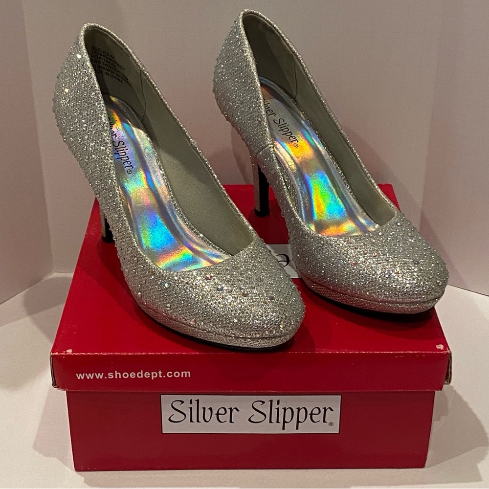 Silver Slipper Sparkly Shiny Silver Low Platform Formal Pumps Heels Size 6.5 EUC